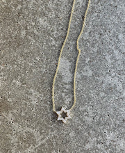 Load image into Gallery viewer, STAR OF DAVID OUTLINE NECKLACE