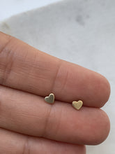 Load image into Gallery viewer, AHAVA GOLD HEART EARRINGS