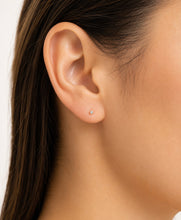 Load image into Gallery viewer, Aviora single tiny diamond
